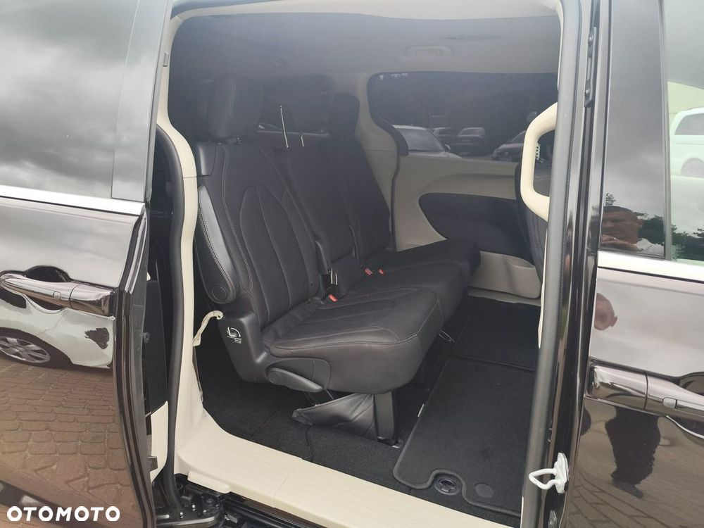 Chrysler Pacifica - 22