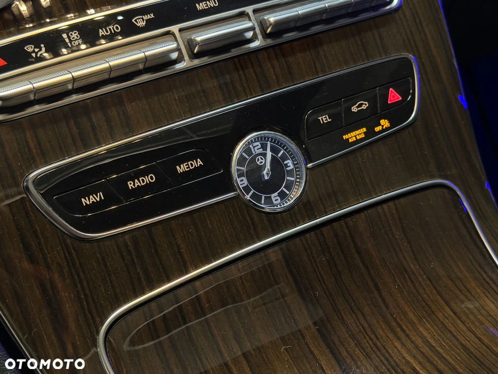 Mercedes-Benz Klasa C 300 9G-TRONIC AMG Line - 23