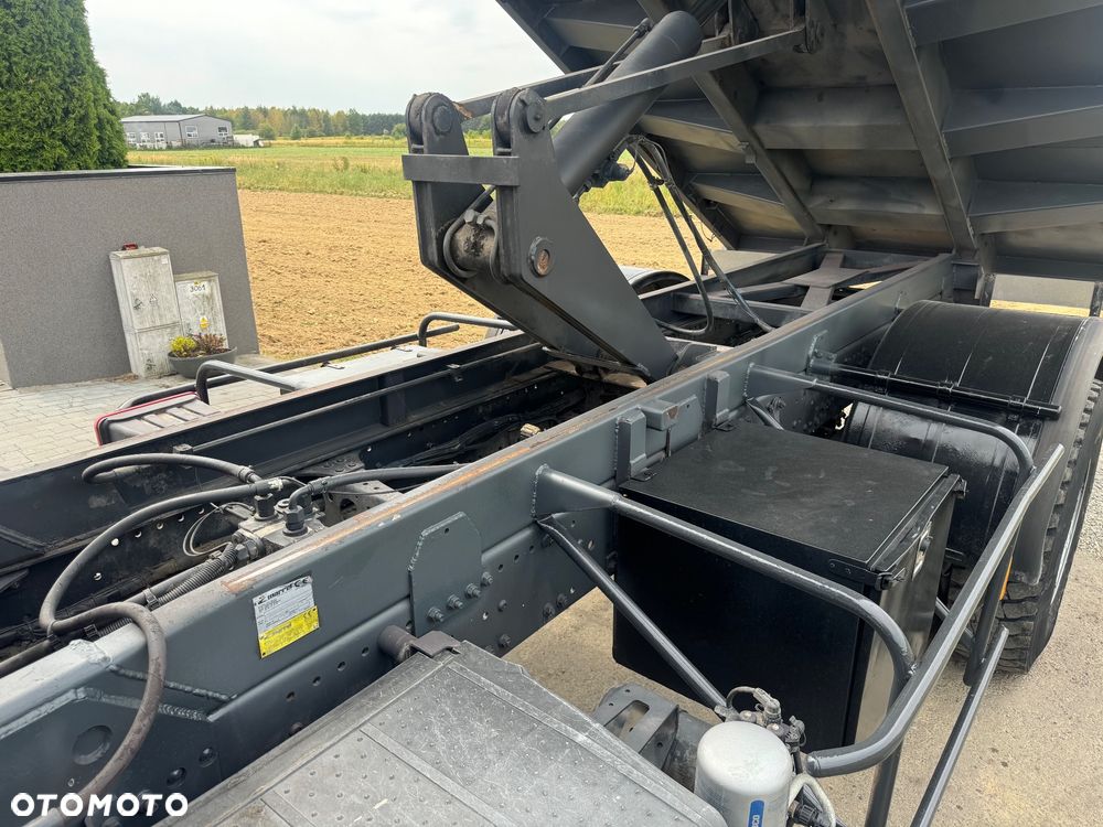 Mercedes-Benz MERCEDES AXOR 1829 / 4X2 / WYWROTKA + HDS FASSI F130 RADIO - 12