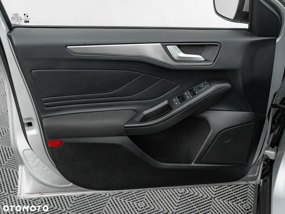 Ford Focus SW 1.0 EcoBoost Titanium X - 13