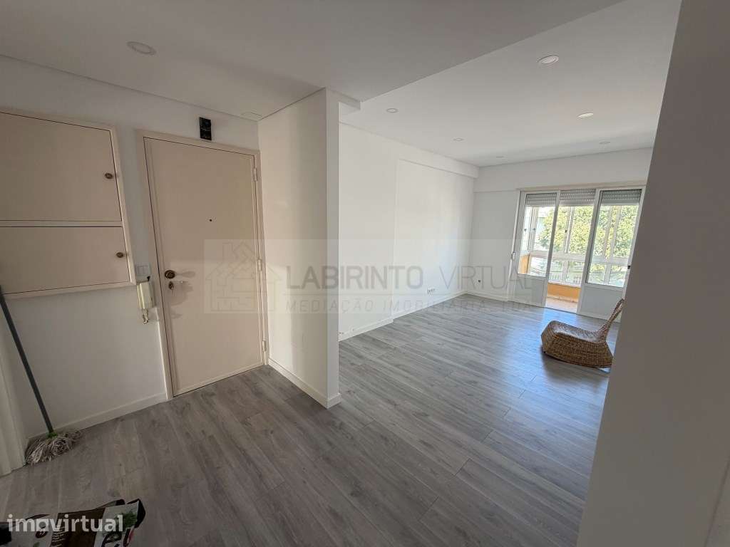 Arrenda-se Magnífico T2 Totalmente Remodelado nas Patameiras, Odivelas - Grande imagem: 4/11