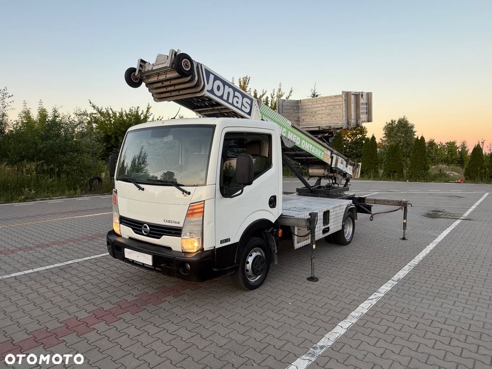Nissan CABSTAR  2.5  DRABINA - PODAJNIK BOCKER DEKARSKO - MEBLOWY  WYSOKOŚĆ 26 M - 25
