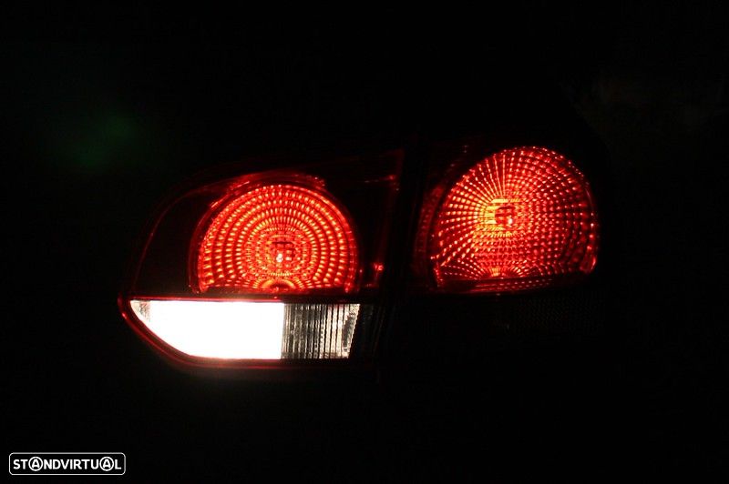 VW Golf 2.0 TDi Confortline - 31