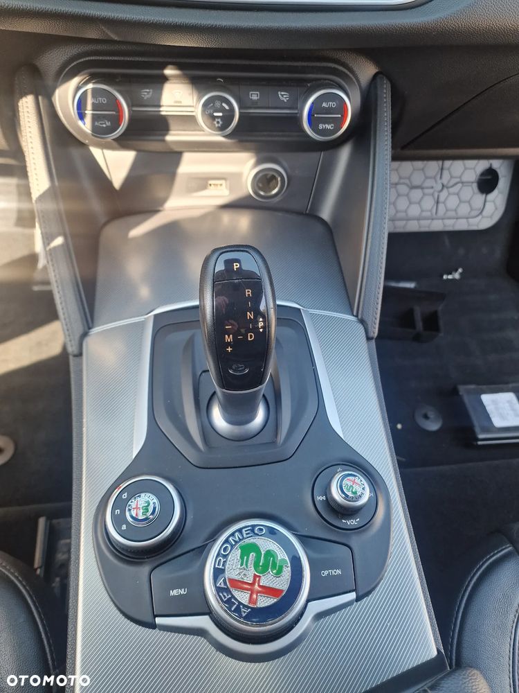 Alfa Romeo Stelvio 2.0 Turbo 16V AT8-Q4 Super - 8