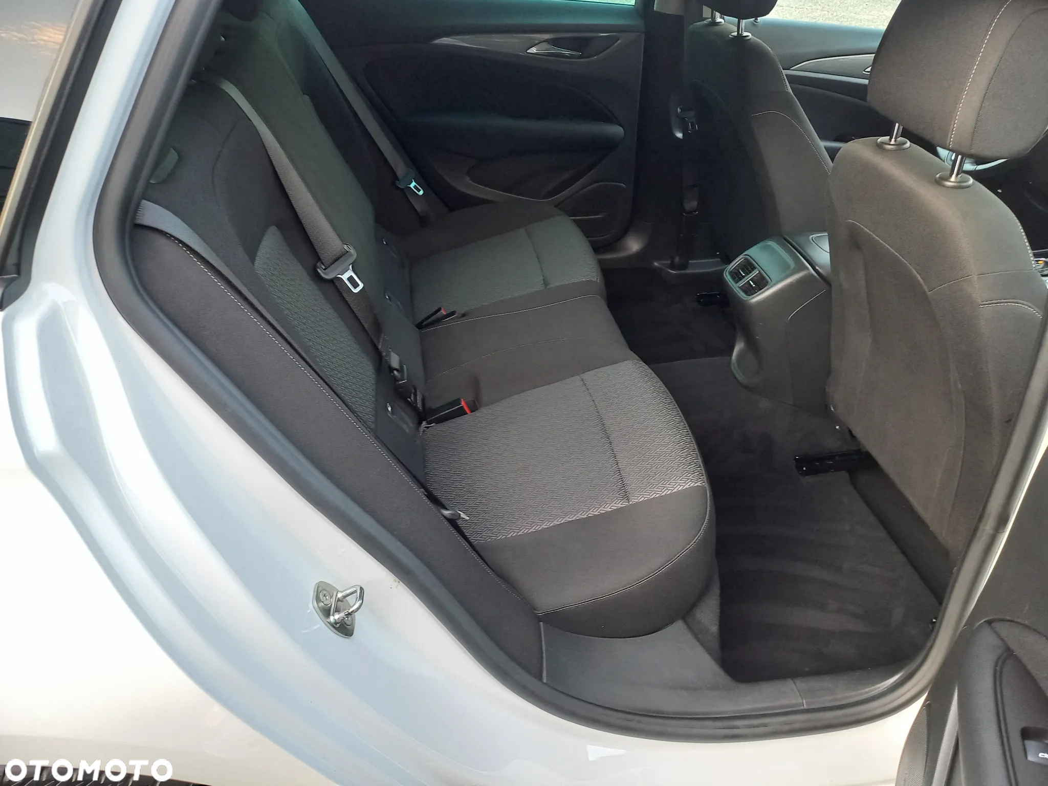 Opel Insignia 2.0 CDTI automatik Business Edition - 19