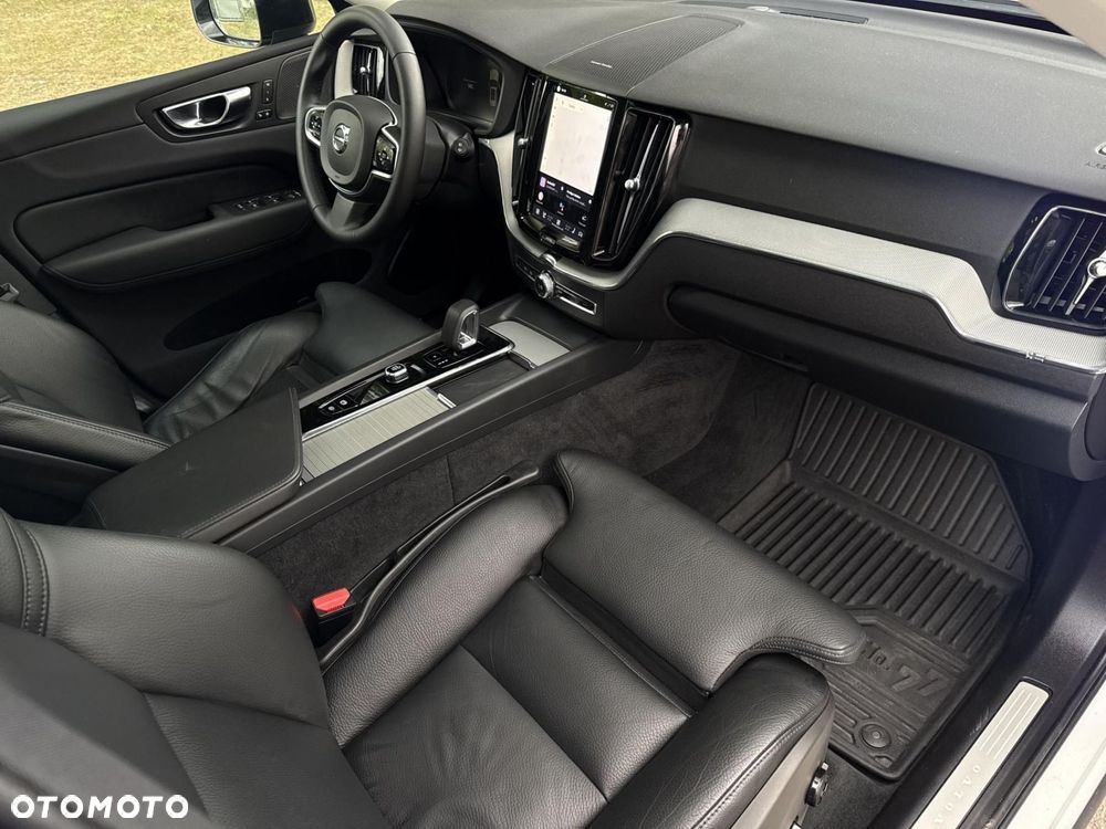 Volvo XC 60 B4 B R-Design - 22