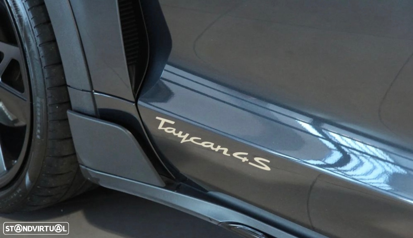 Porsche Taycan Cross Turismo 4S - 42