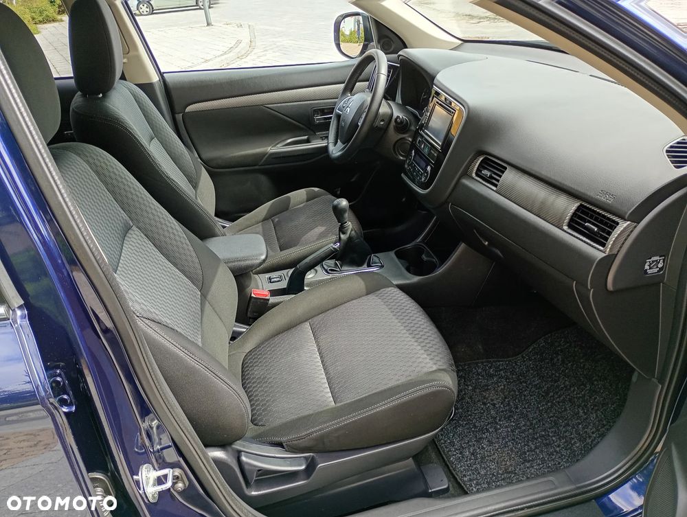 Mitsubishi Outlander 2.0 2WD Inform - 28