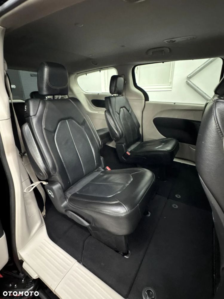 Chrysler Pacifica - 6