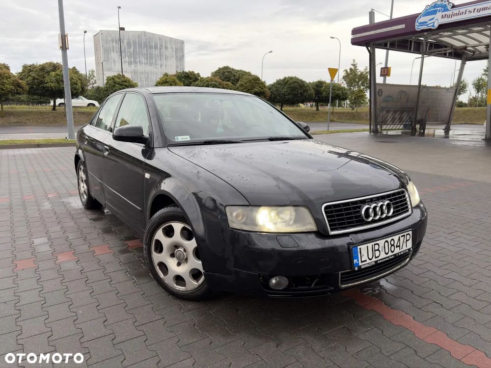 Audi A4 Limousine - 1