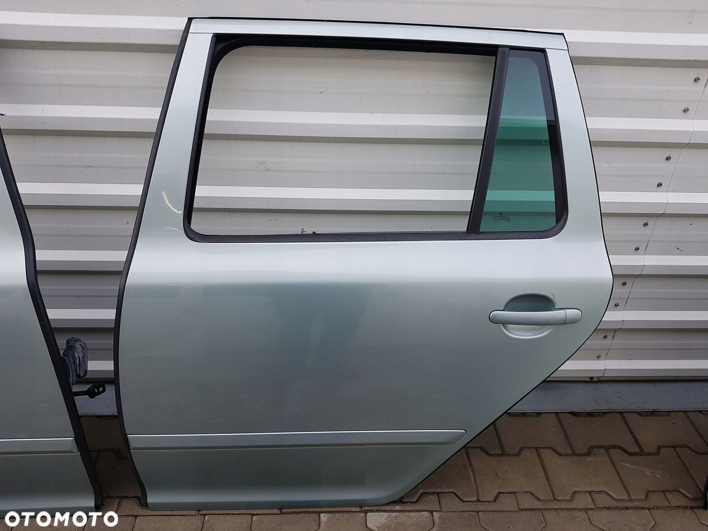 SKODA OCTAVIA 2 II LIFT 08-12r KOMBI DRZWI LEWE TYŁ 9559 - 1