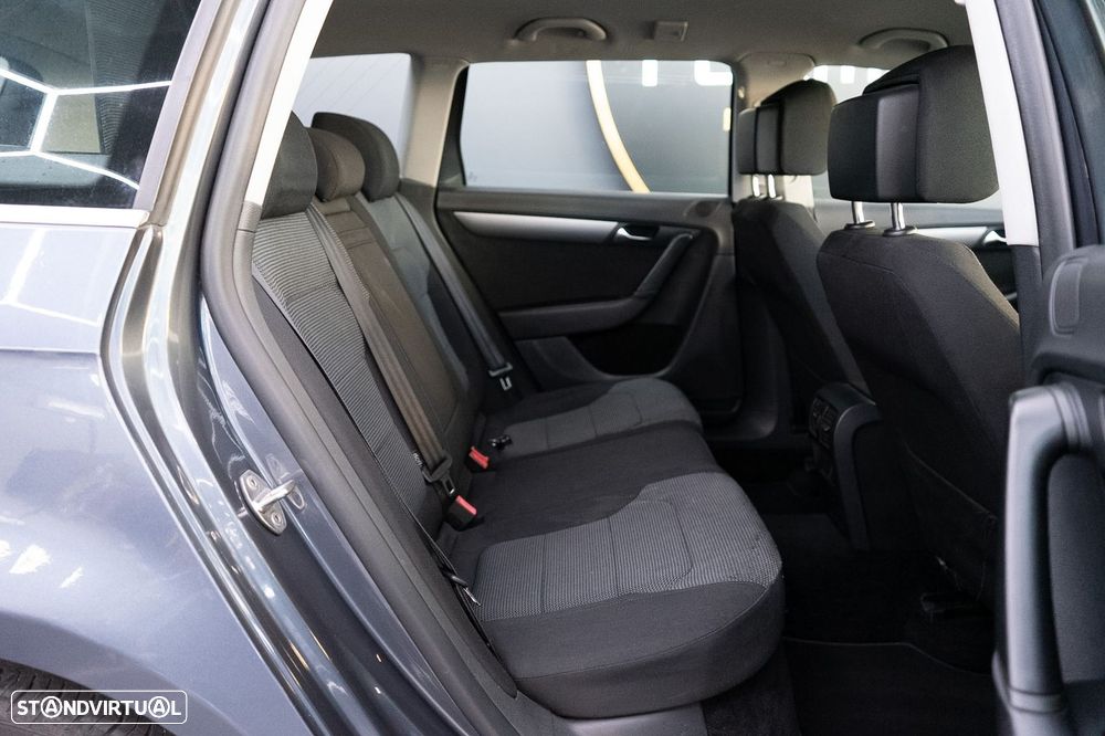 VW Passat Variant 1.6 TDI BlueMotion - 8