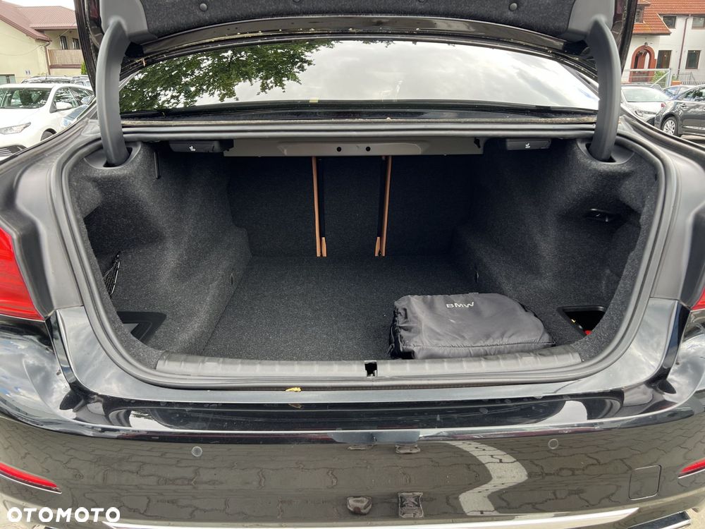 BMW Seria 5 540i xDrive - 27