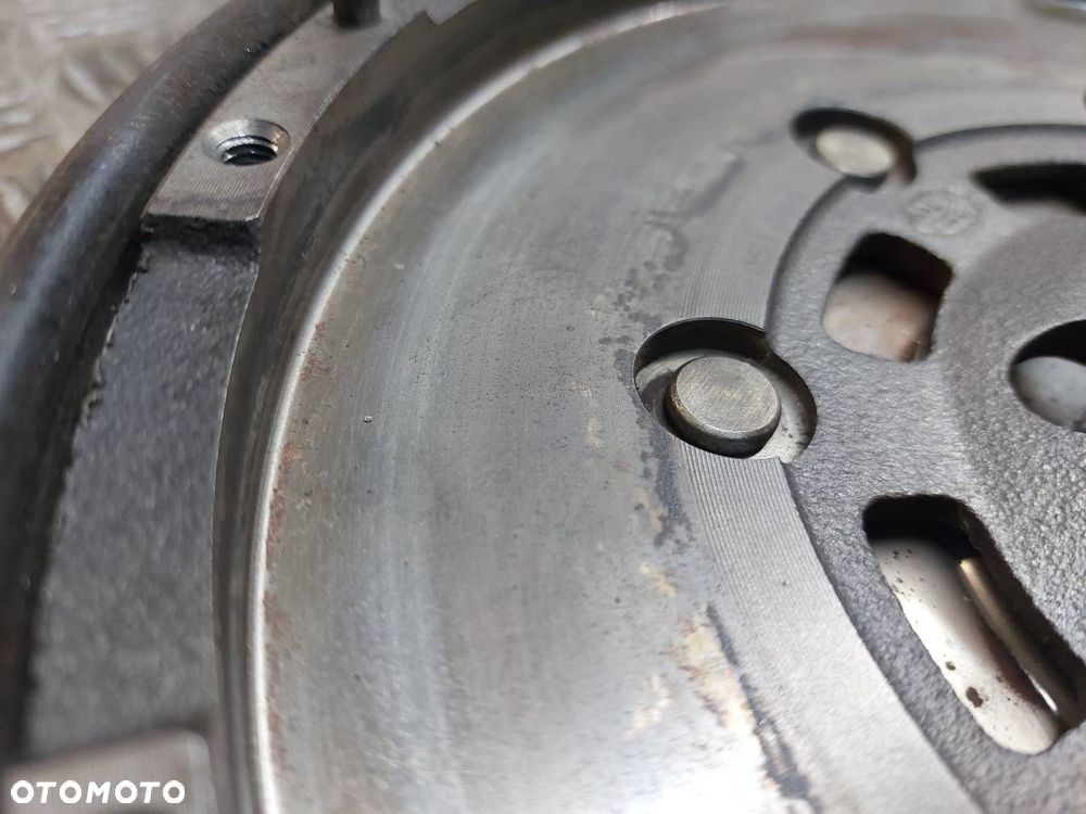 KOŁO DWUMASOWE AUDI A3 8P 2.0 FSI 06F105264C - 2