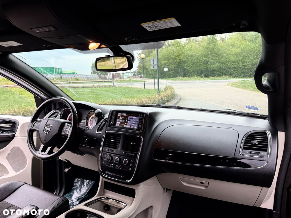 Dodge Grand Caravan - 7