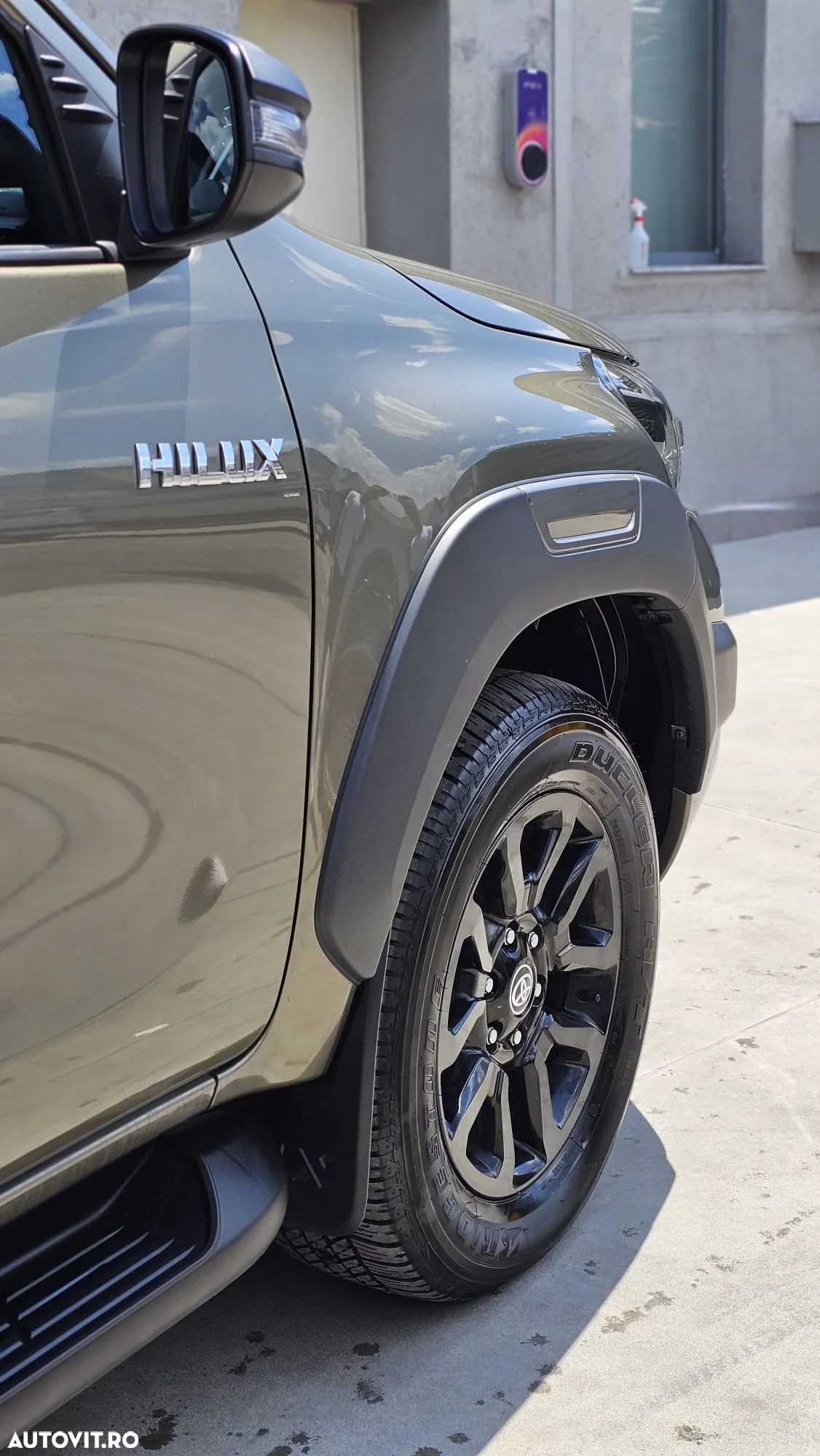 Toyota Hilux 2.8D 204CP 4x4 Double Cab AT Invincible Color Edition - 4