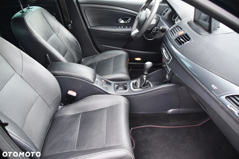 Renault Megane TCe 180 GT - 12