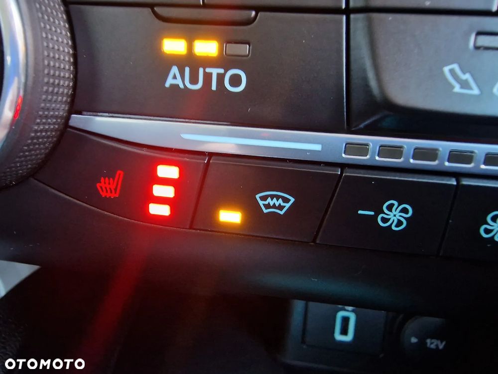 Ford Focus 2.0 EcoBlue Titanium X - 28