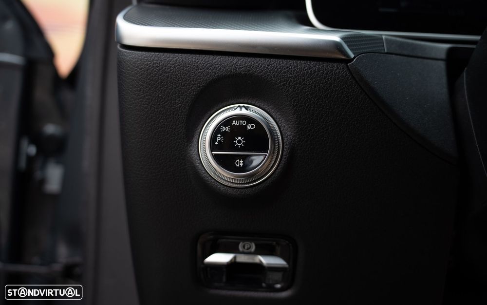 Mercedes-Benz C 300 e T 9G-TRONIC Avantgarde - 20