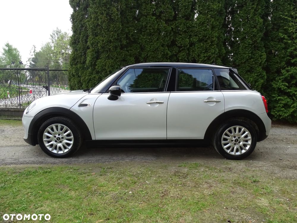 MINI Cooper Essential Trim - 8