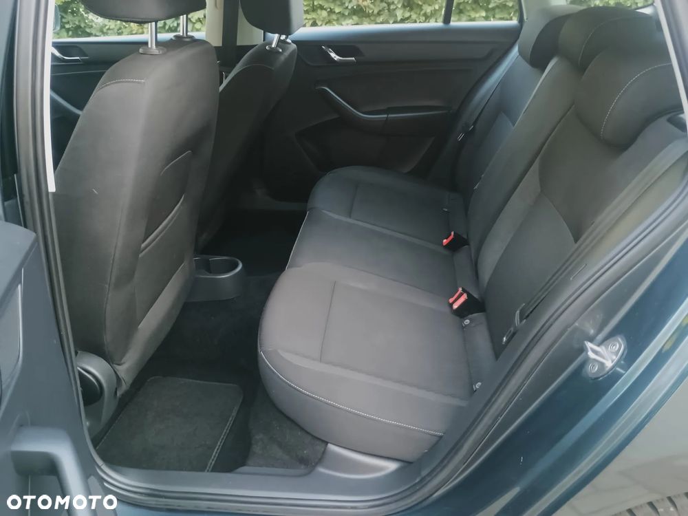 Skoda RAPID 1.6 TDI Elegance - 11