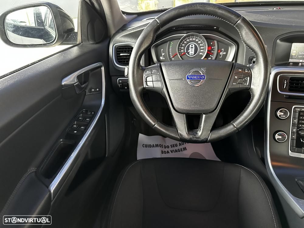 Volvo V60 2.0 D2 Momentum - 23