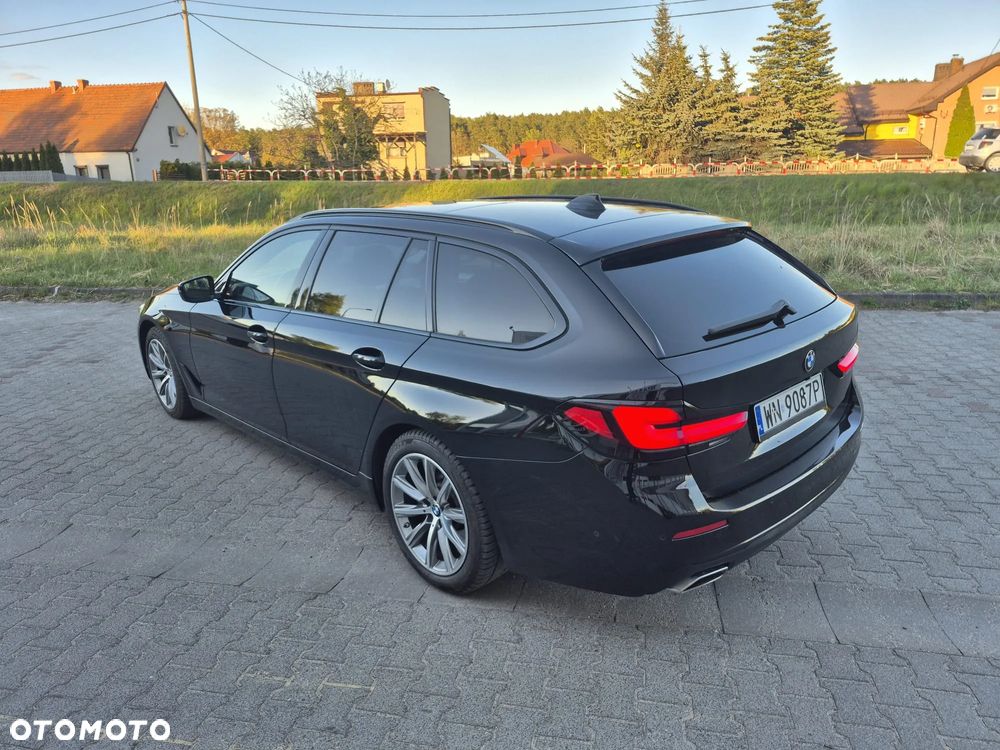BMW Seria 5 520d xDrive - 4