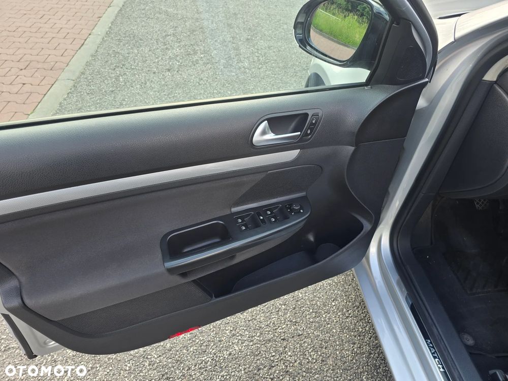 Volkswagen Golf 1.6 TDI DPF MATCH - 27