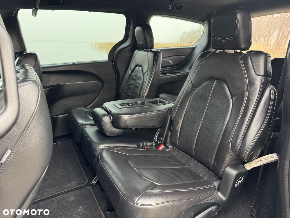 Chrysler Pacifica - 20