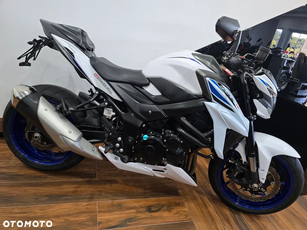 Suzuki GSX - 30