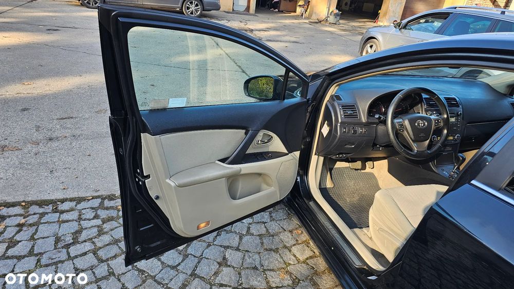 Toyota Avensis - 15