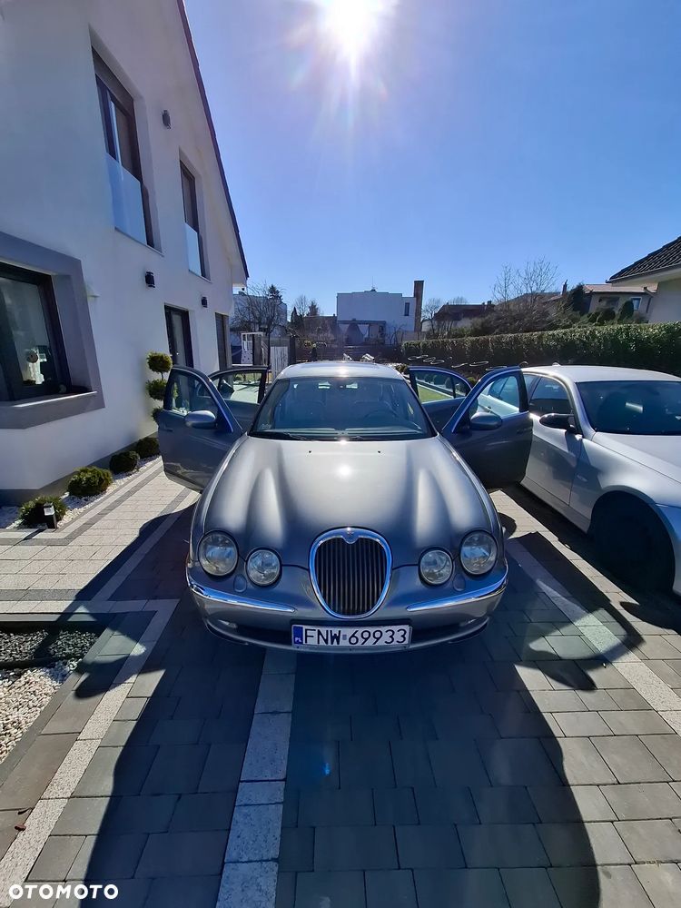 Jaguar S-Type 4.2 V8 - 12