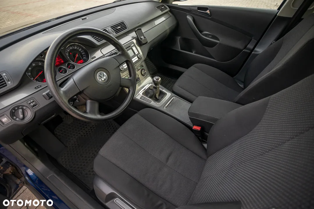Volkswagen Passat 1.6 Comfortline - 13
