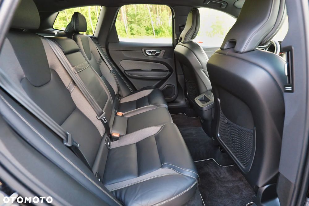 Volvo XC 60 B5 D AWD R-Design - 28