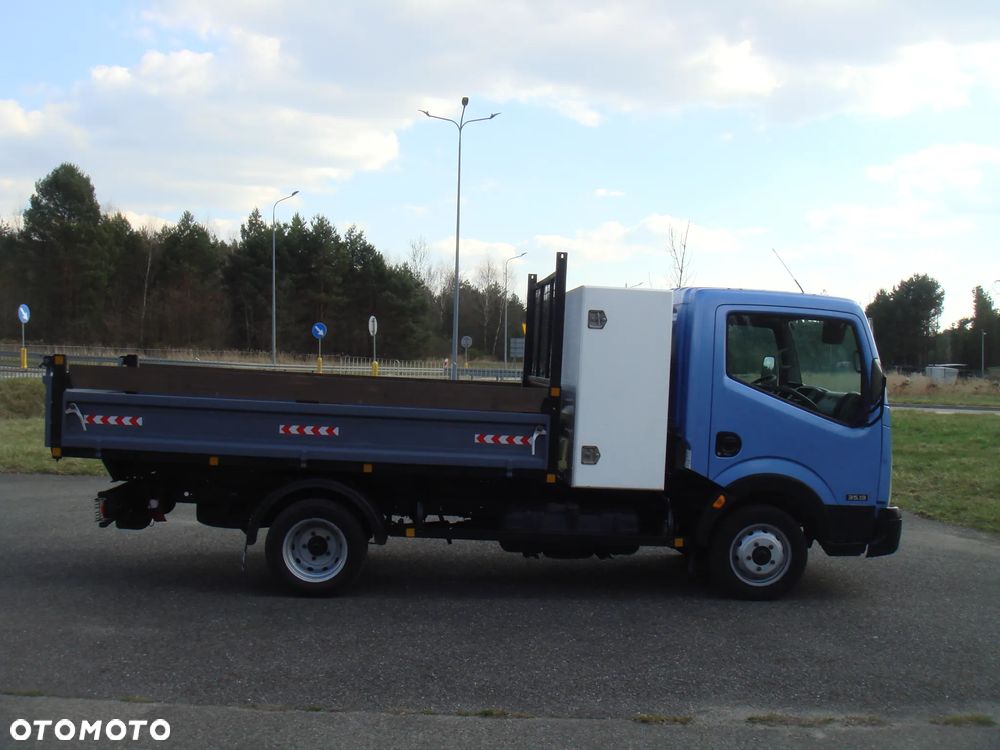 Nissan CABSTAR - 11