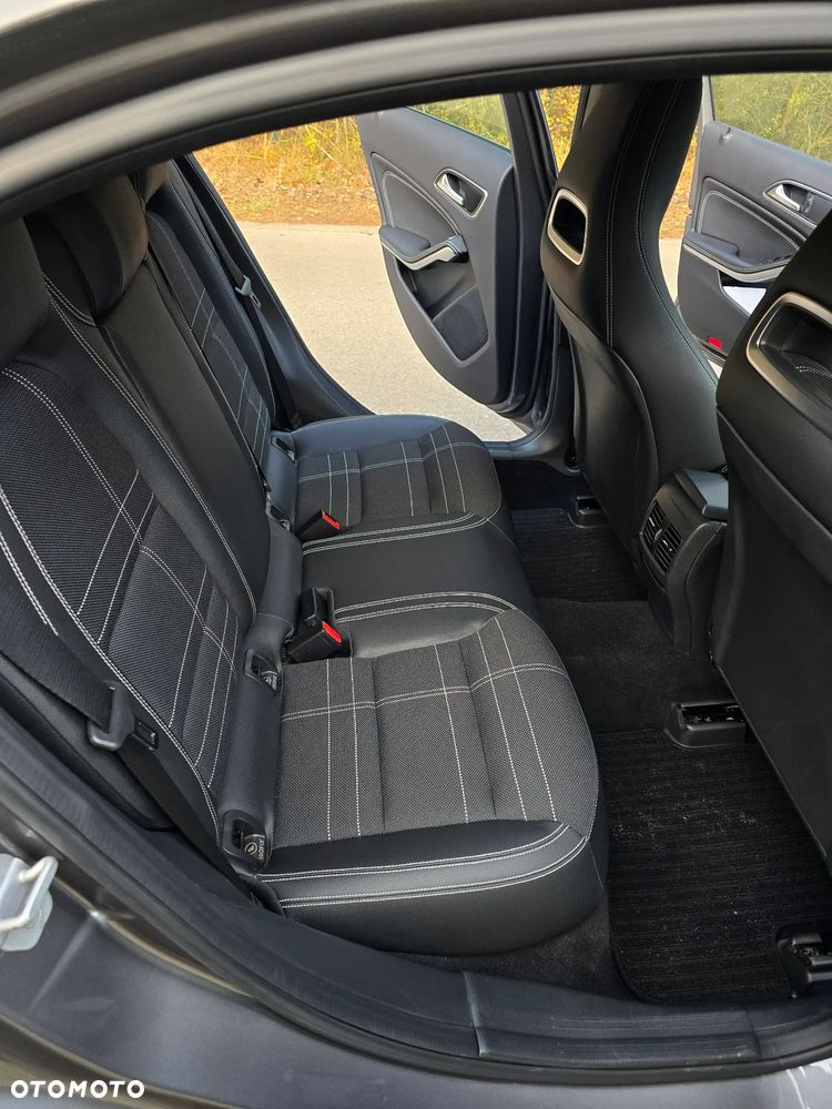 Mercedes-Benz Klasa A 180 CDI AMG Line - 22