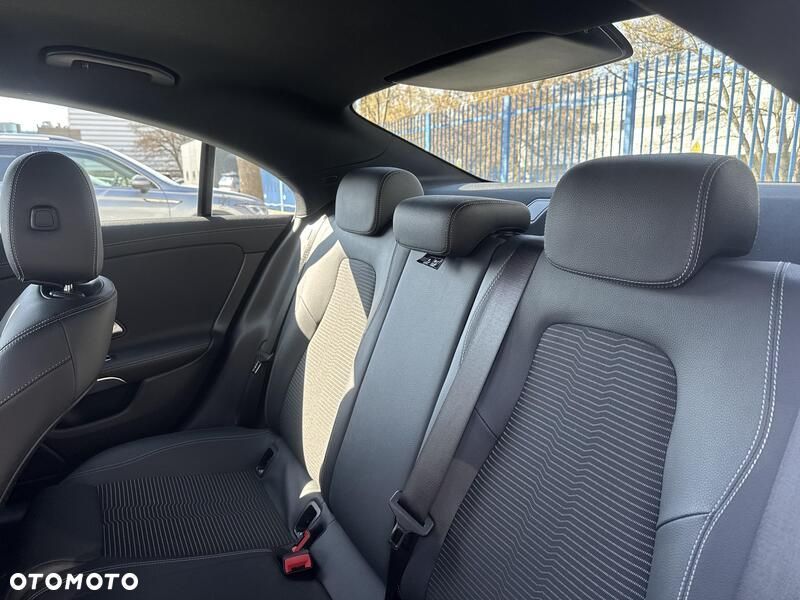 Mercedes-Benz CLA 200 7G-DCT - 18