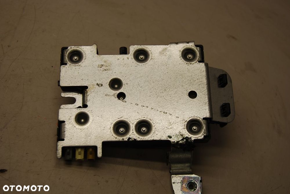 MODUŁ WZMACNIACZ ANTENY 8P0035225 AUDI A3 8P - 3