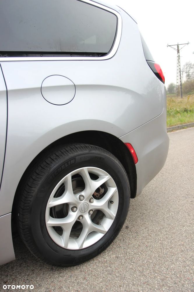 Chrysler Pacifica - 21