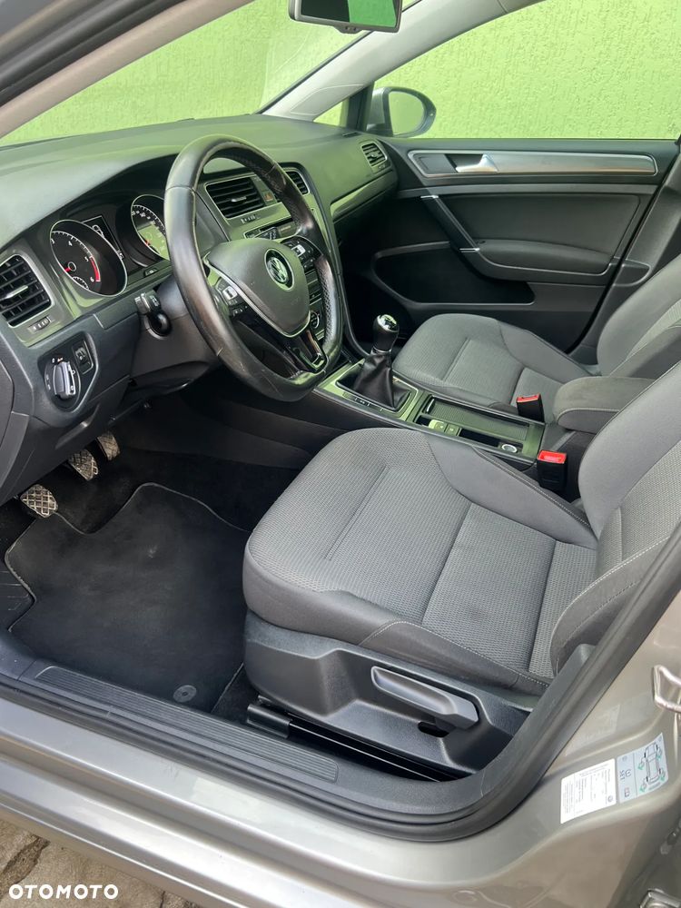 Volkswagen Golf - 10