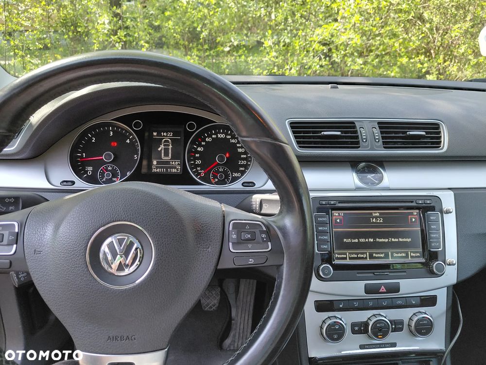 Volkswagen Passat 1.6 TDI BlueMotion Technology Highline - 22