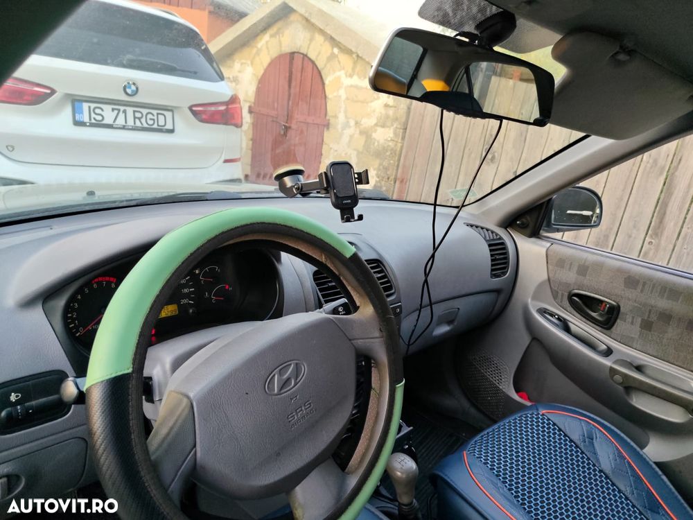 Hyundai Accent - 10