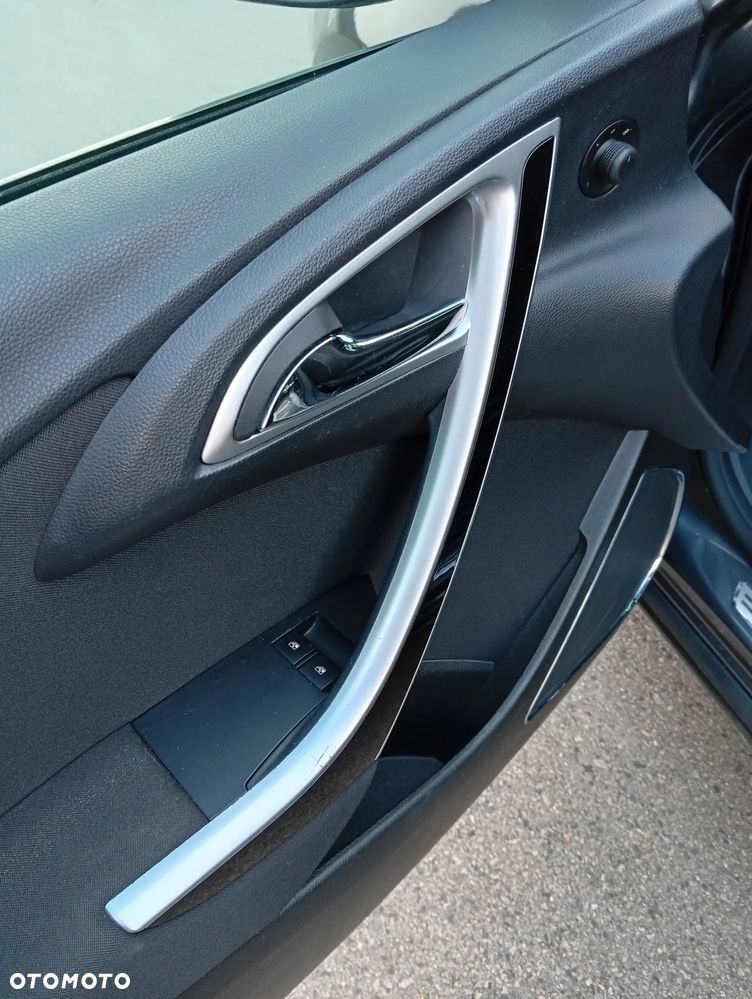 Opel Astra 1.6 Turbo Edition - 9