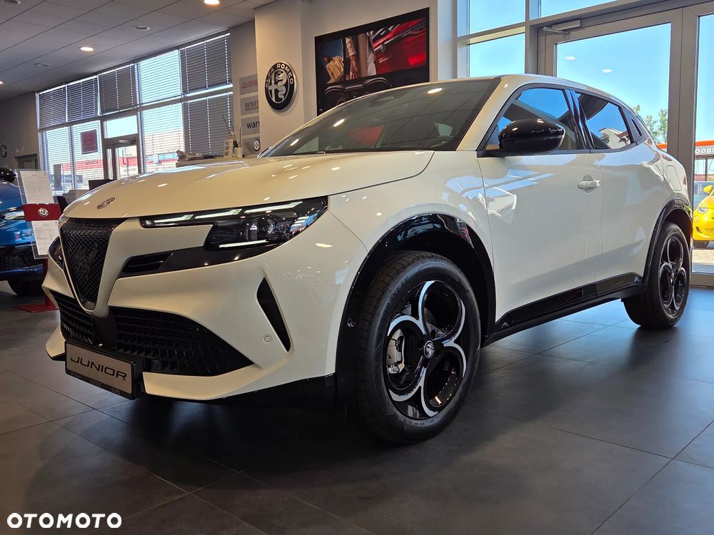 Alfa Romeo Junior 1.2 mHEV Ti eDCT - 1