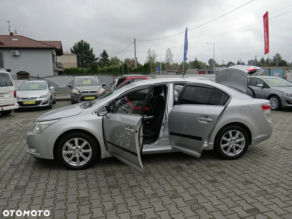 Toyota Avensis 2.0 Sol EU5 MS - 12