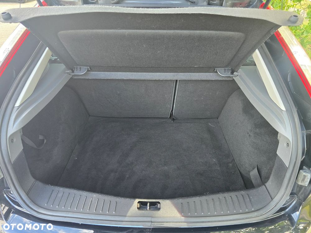 Ford Focus 2.0 TDCi DPF Titanium - 28