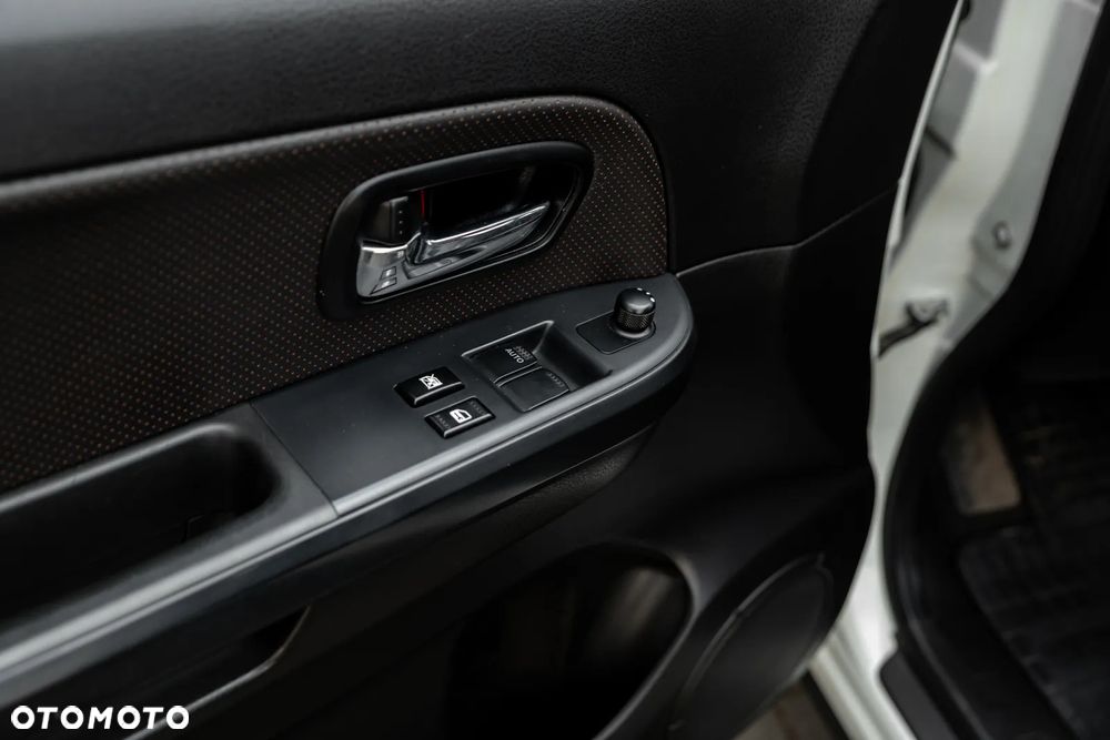 Suzuki Grand Vitara 1.6 Black&White - 26