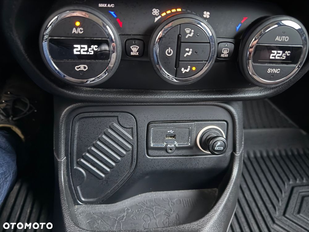 Jeep Renegade 1.4 MultiAir Night Eagle - 26