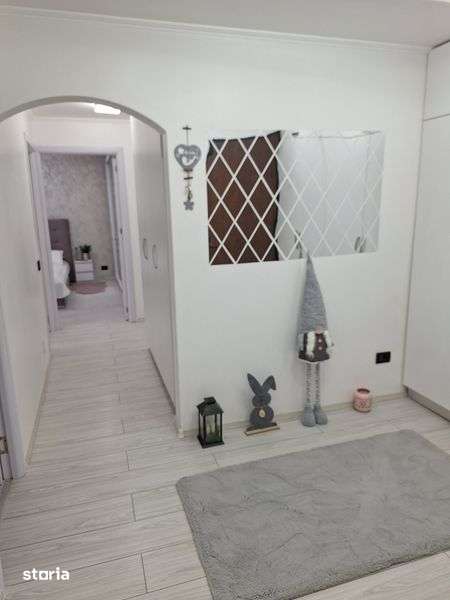 Apartament 3 camere de vanzare — fotografia 1