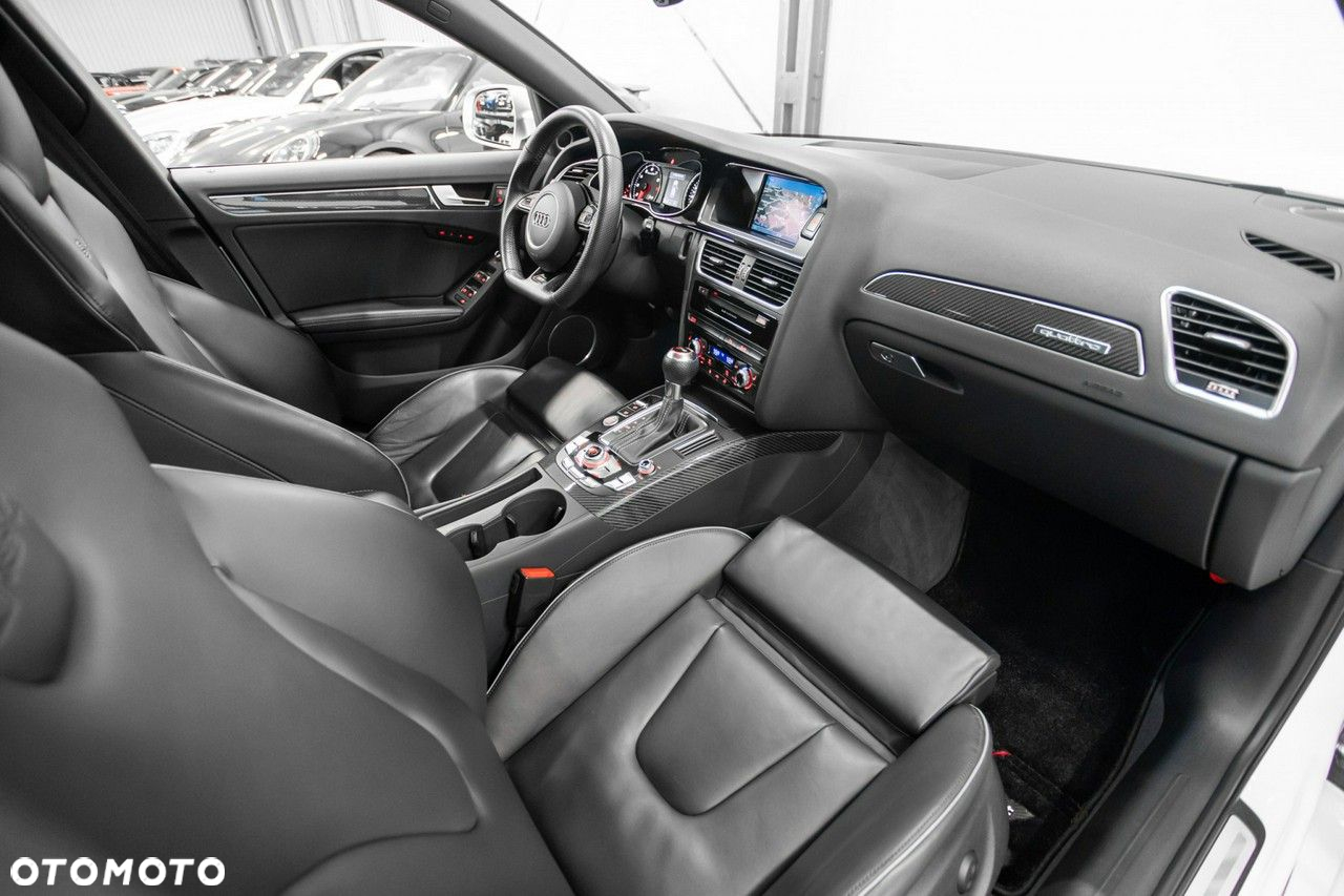 Audi RS4 Avant S tronic - 22